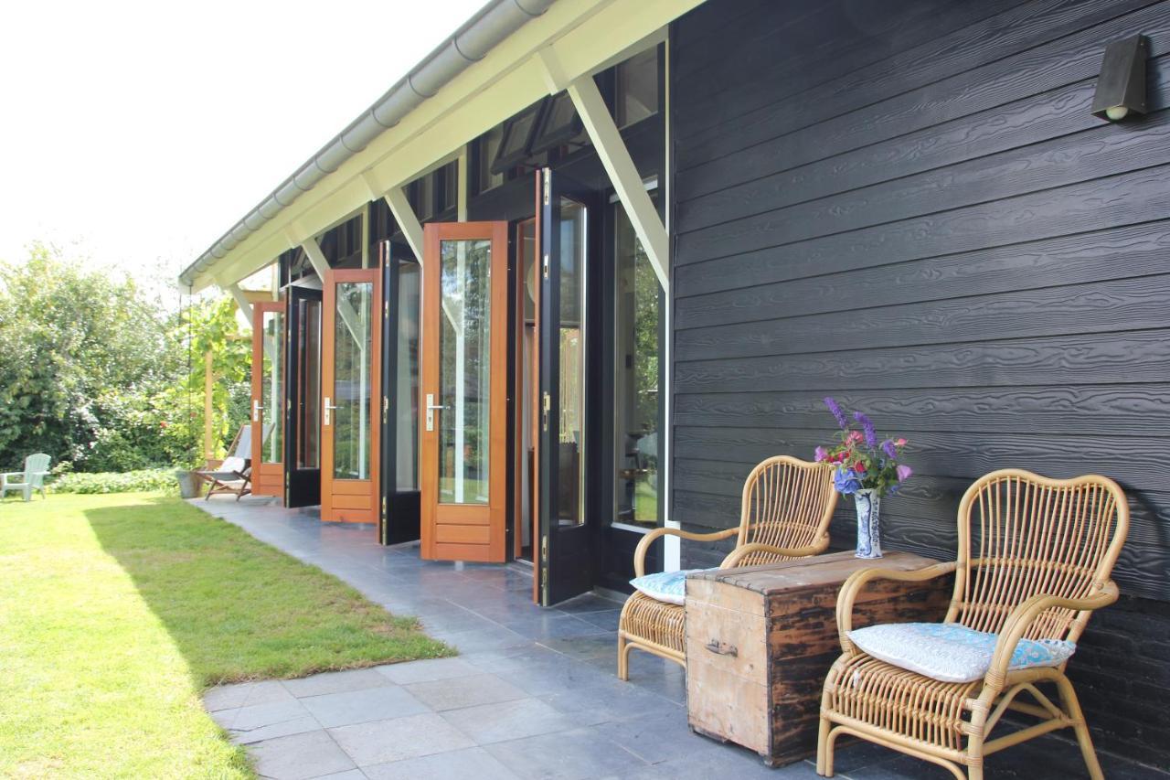 Familiehuis De Betuwe met kunstgras tennisbaan en sauna Villa Erichem Buitenkant foto