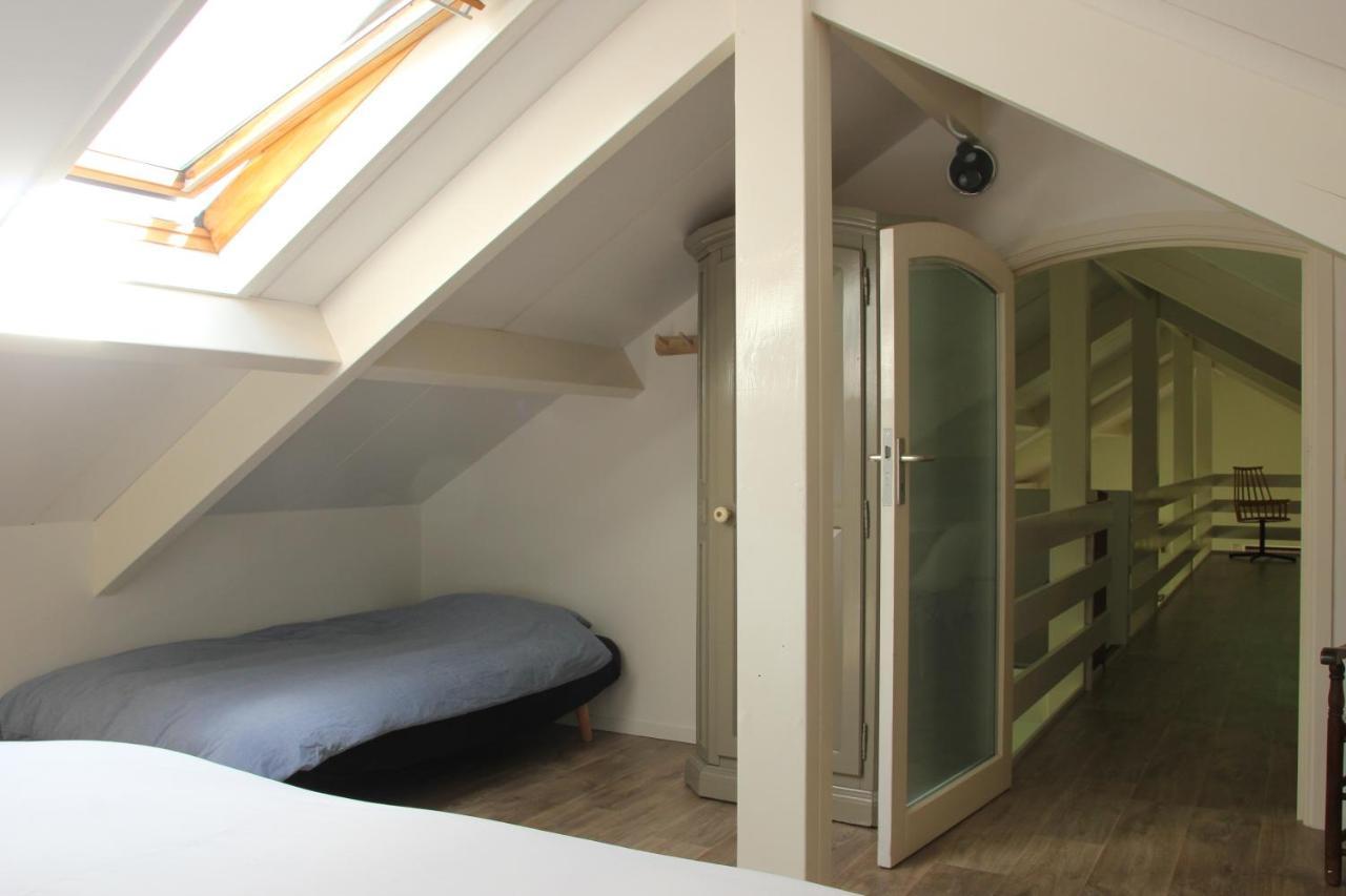 Familiehuis De Betuwe met kunstgras tennisbaan en sauna Villa Erichem Buitenkant foto