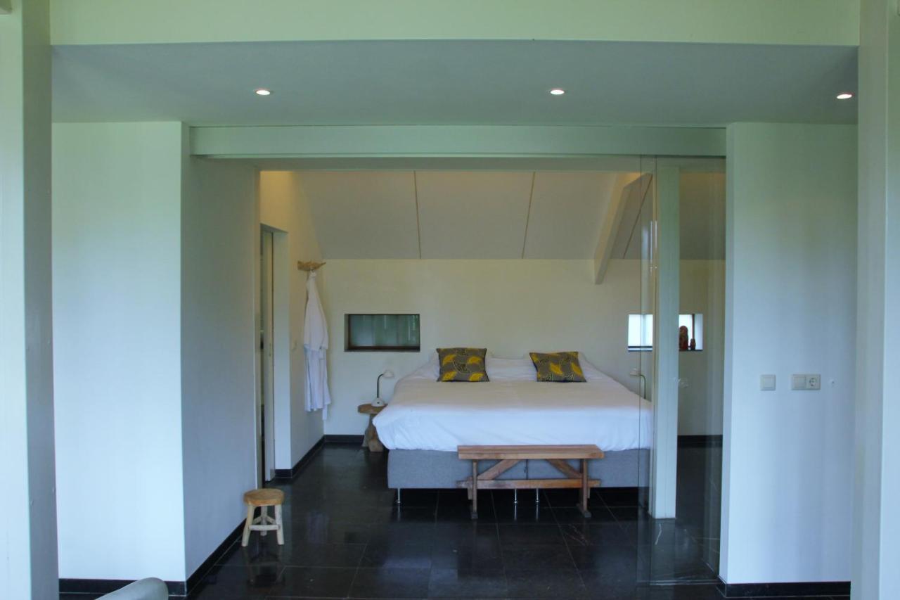 Familiehuis De Betuwe met kunstgras tennisbaan en sauna Villa Erichem Buitenkant foto