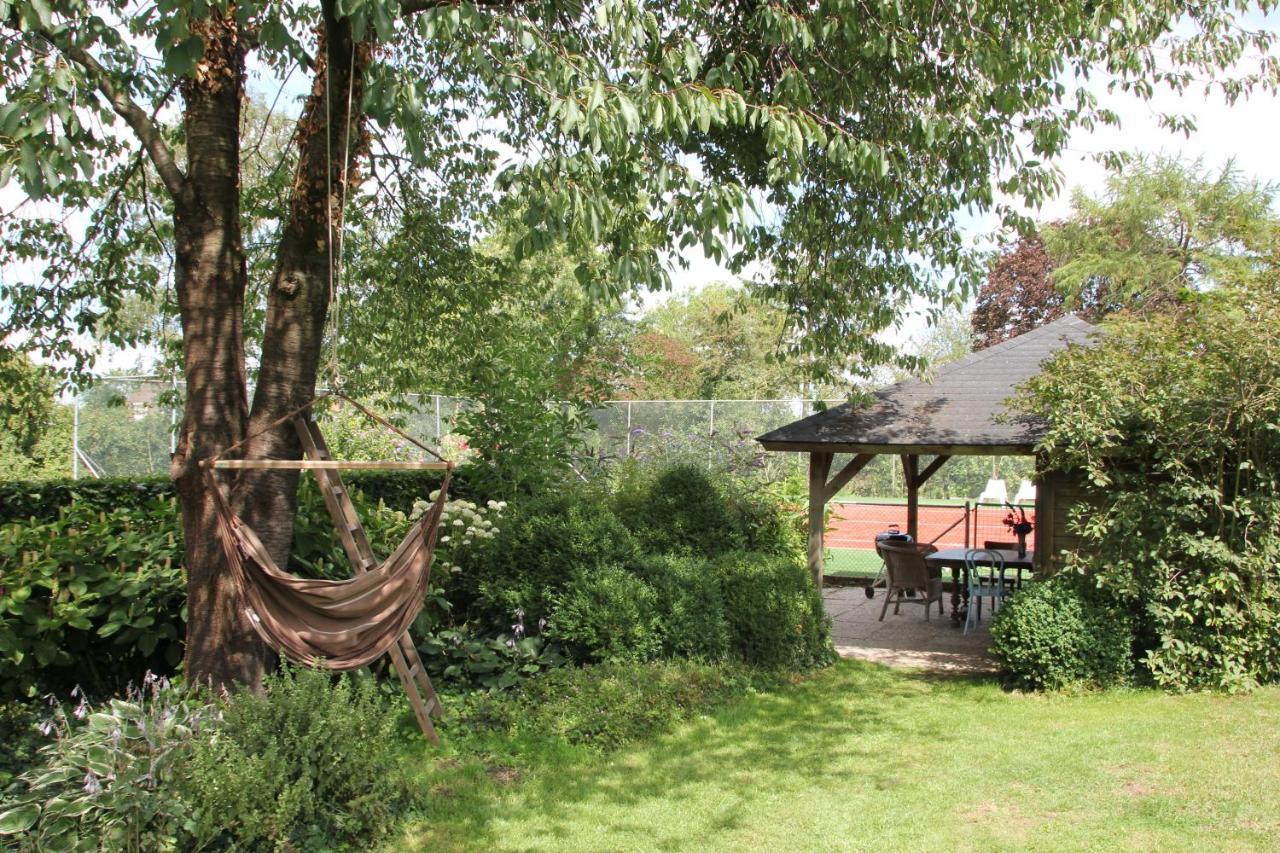 Familiehuis De Betuwe met kunstgras tennisbaan en sauna Villa Erichem Buitenkant foto
