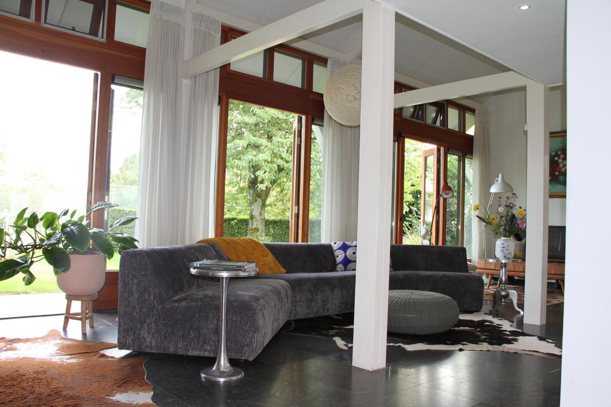 Familiehuis De Betuwe met kunstgras tennisbaan en sauna Villa Erichem Buitenkant foto
